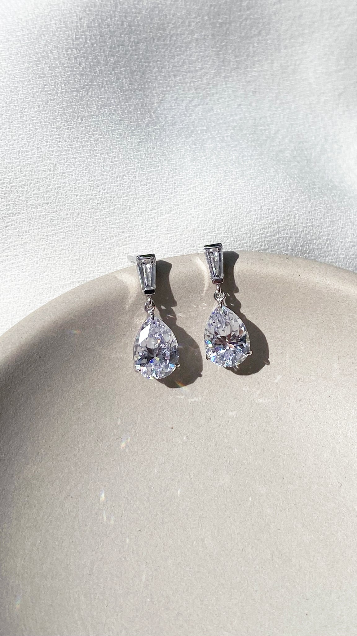 Alison Earrings 9K White Gold